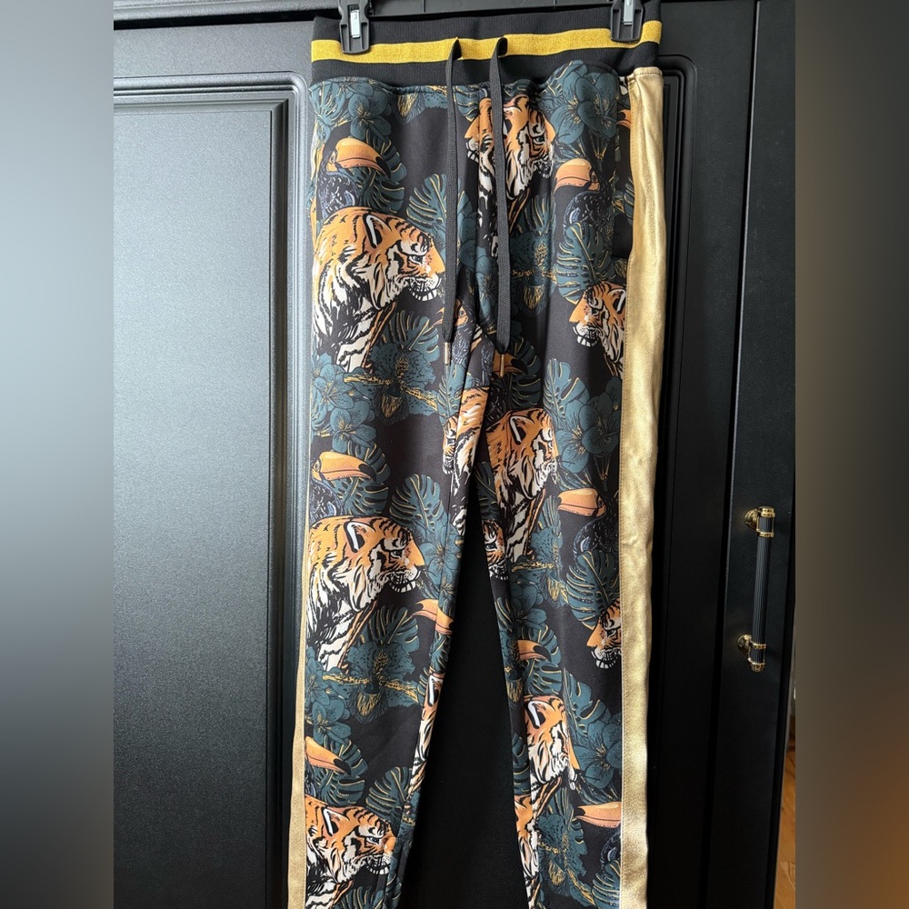 Women’s Victorious Black Tiger Print Pants